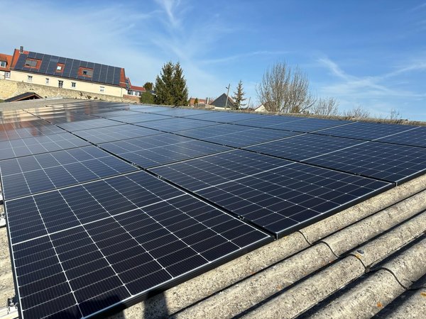 25 kWh Stromspeicher mit Notstromfunktion im Werkstattgebäude von P&G Autoservice in Schwanebeck