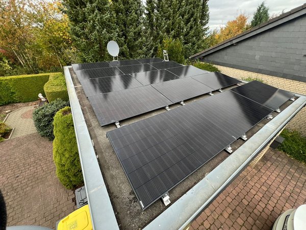 Ästhetische Full Black Glas-Glas Solarmodule in Goslar – hochwertige PV-Technologie mit langlebigem Design für nachhaltige Energieerzeugung