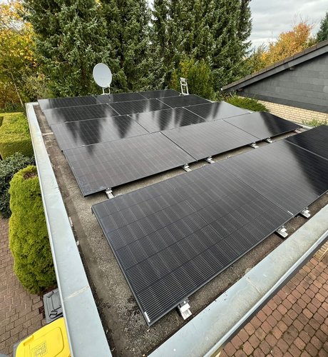 Ästhetische Full Black Glas-Glas Solarmodule in Goslar – hochwertige PV-Technologie mit langlebigem Design für nachhaltige Energieerzeugung