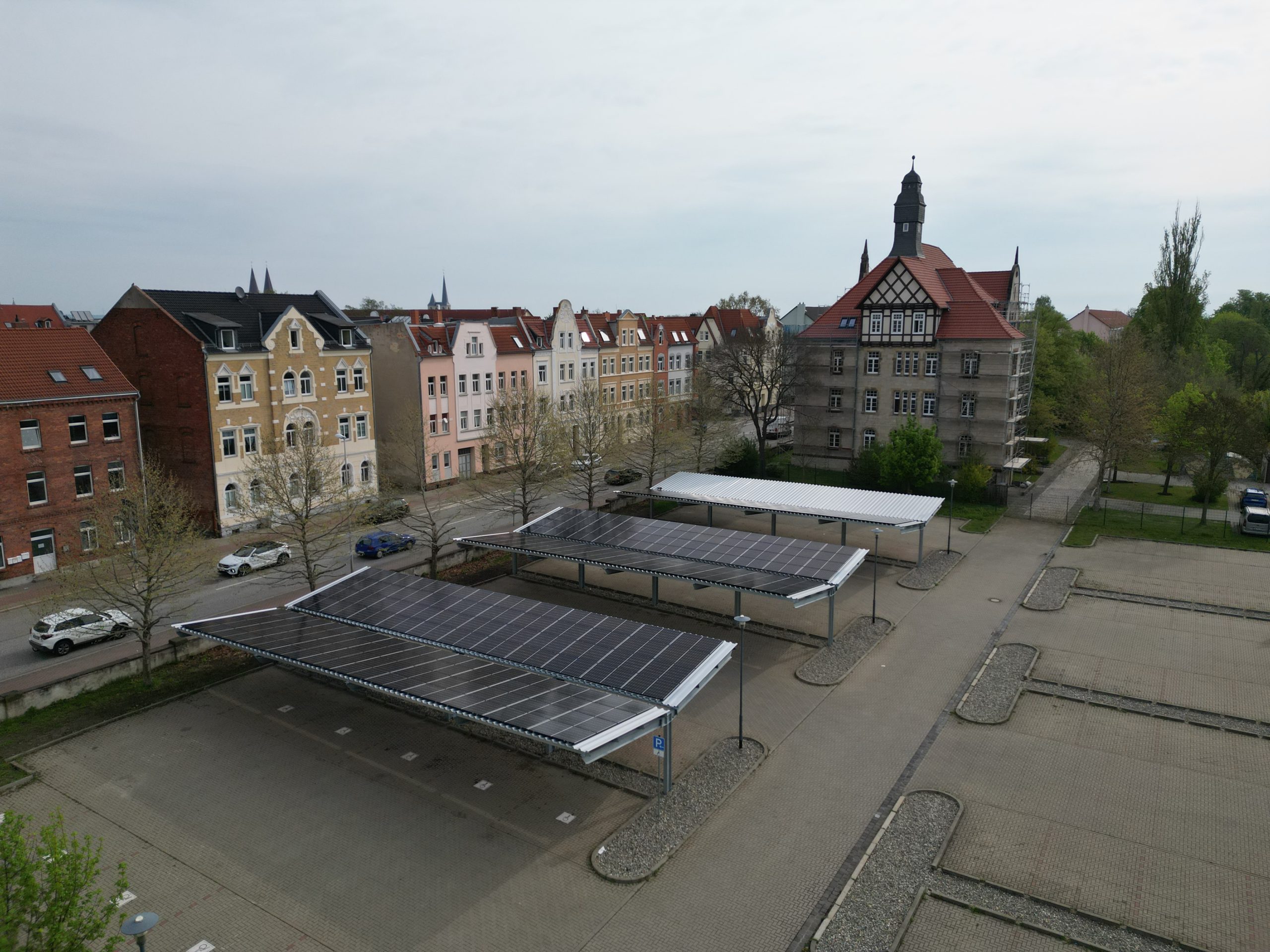 Carport mit Photovoltaikanlage und Ladeinfrastruktur in Halberstadt